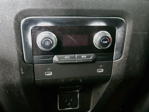 Used 2024 GMC Yukon XL SLT RWD image 27