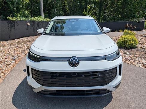 Certified 2025 Volkswagen Tiguan SE AWD/4WD image 8