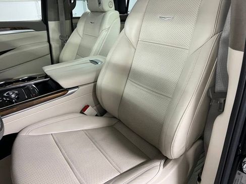 Used 2025 Cadillac Escalade ESV Sport Platinum w/ LPO, ONYX Package AWD/4WD image 15