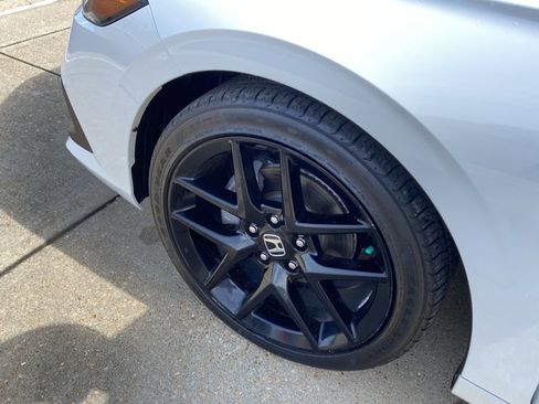 Used 2023 Honda Civic Sport image 25
