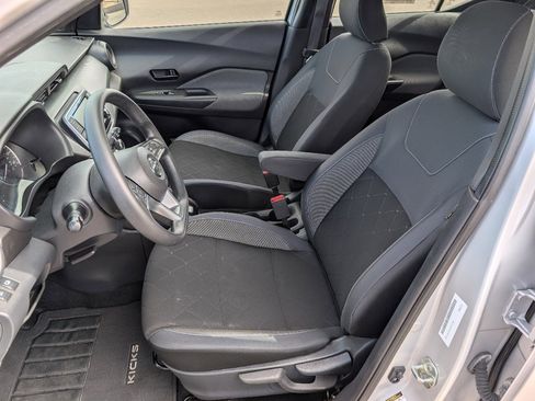 Used 2019 Nissan Kicks S FWD image 2
