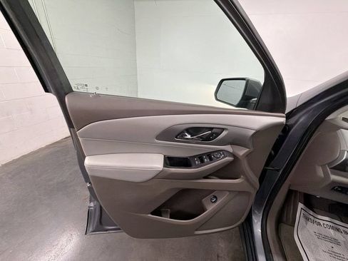 Used 2021 Chevrolet Traverse LT FWD image 21