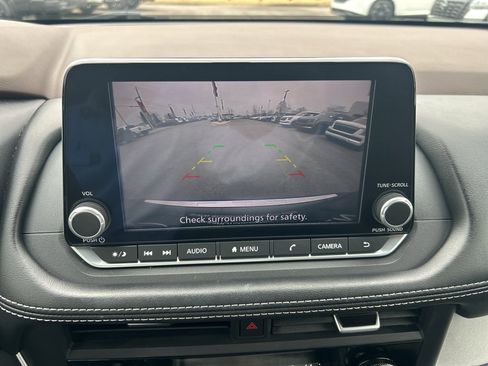 Used 2023 Nissan Rogue SV image 24