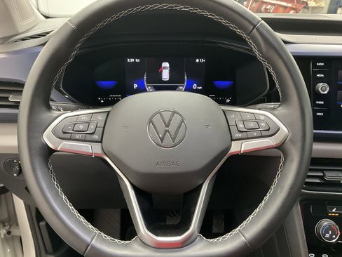 Certified 2023 Volkswagen Taos SE w/ Panoramic Sunroof Package image 15