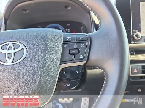 Used 2025 Toyota Camry SE FWD image 15