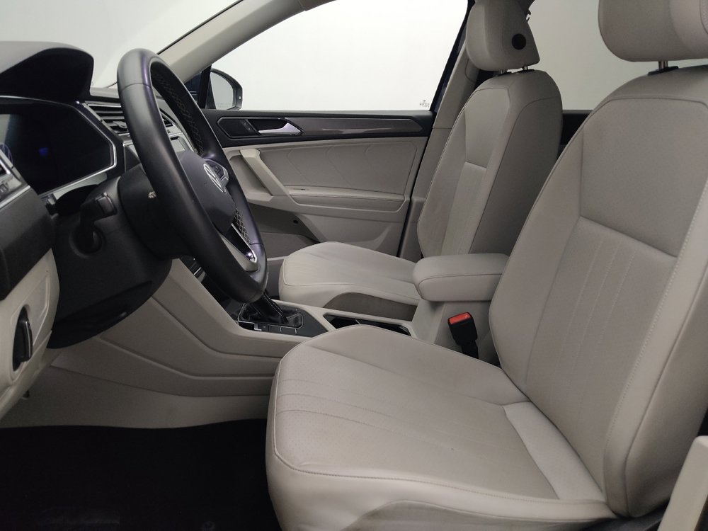 Used 2023 Volkswagen Tiguan SE w/ Panoramic Sunroof Package FWD image 17