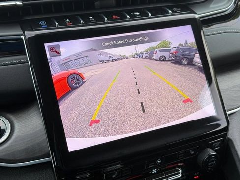 Used 2023 Jeep Grand Cherokee 4WD 4xe image 18