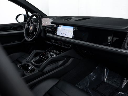 Certified 2026 Porsche Cayenne AWD/4WD image 12