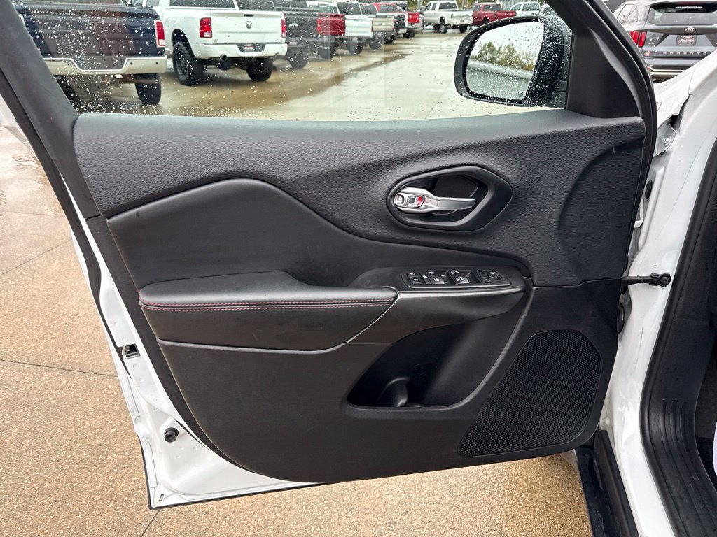 Used 2019 Jeep Cherokee Trailhawk w/ Cold Weather Group AWD/4WD image 23