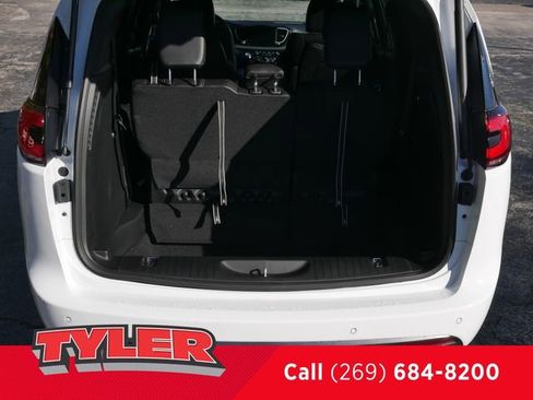 New 2026 Chrysler Pacifica Select image 19