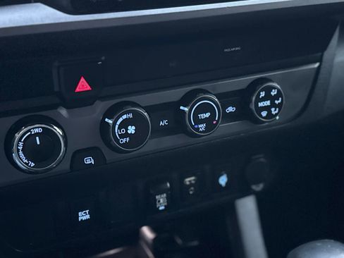 Used 2019 Toyota Tacoma SR image 25