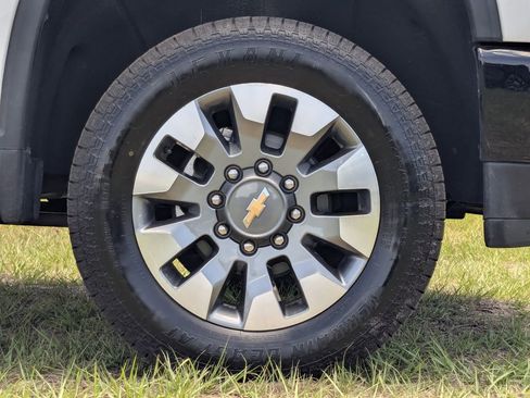 Used 2022 Chevrolet Silverado 2500 Custom w/ Custom Value Package AWD/4WD image 13