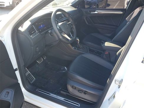 Certified 2024 Volkswagen Tiguan SE R-Line image 17