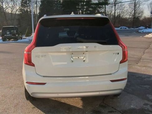 Used 2022 Volvo XC90 T5 Momentum w/ Climate Package image 7