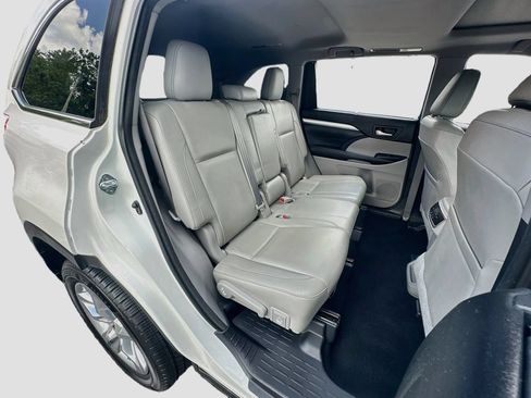 Used 2017 Toyota Highlander XLE FWD image 29