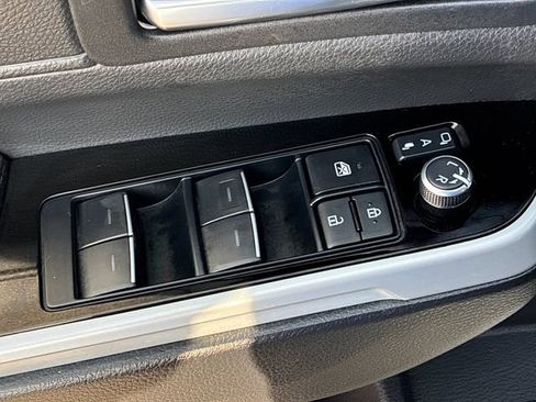 Used 2026 Toyota Sienna Platinum AWD/4WD image 13