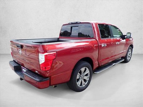 Used 2018 Nissan Titan SL w/ Chrome Package RWD image 4