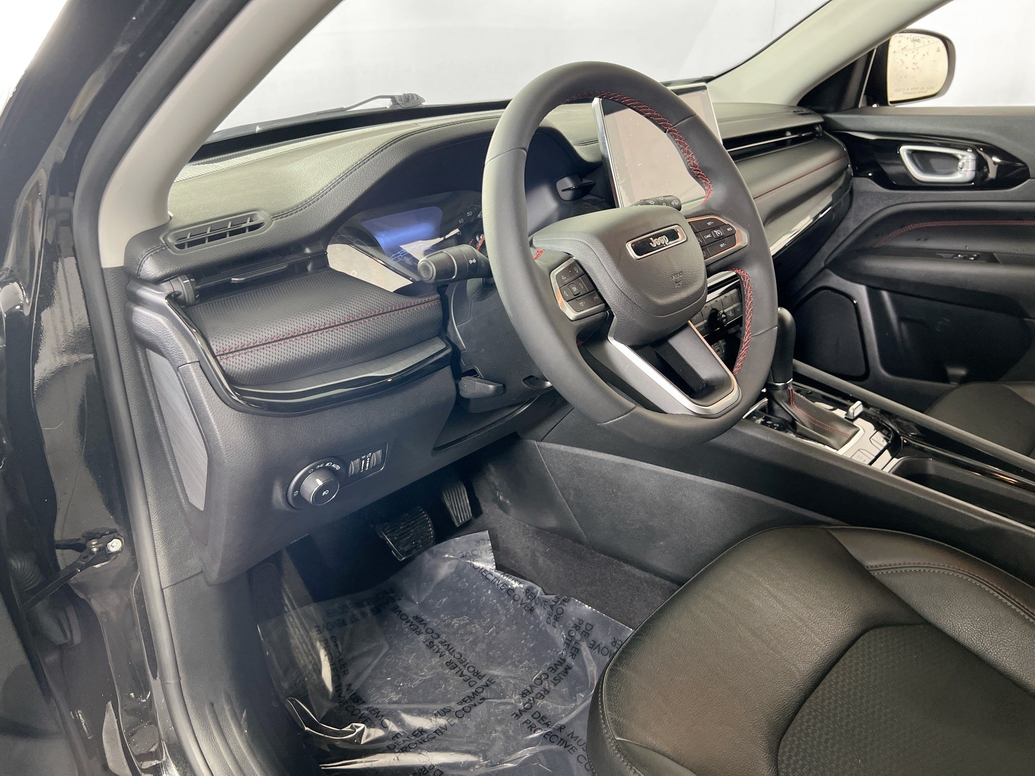 Used 2022 Jeep Compass Trailhawk AWD/4WD image 9