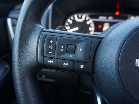 Used 2024 Nissan Rogue SV FWD image 8
