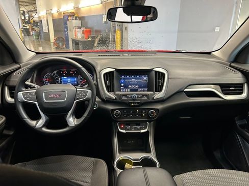 Used 2024 GMC Terrain SLE image 9