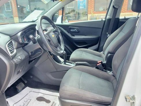 Used 2018 Chevrolet Trax LS AWD/4WD image 15