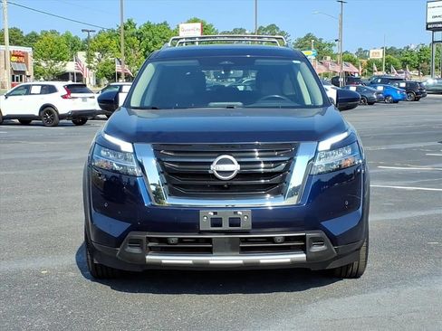 Used 2023 Nissan Pathfinder SL AWD/4WD image 2