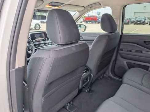 Used 2025 Nissan Pathfinder SV FWD image 25