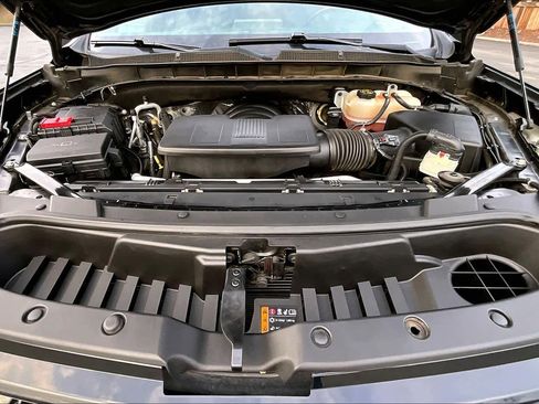 Used 2022 Chevrolet Suburban LT w/ Luxury Package image 13