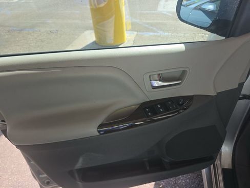 Used 2020 Toyota Sienna XLE w/ XLE Navigation Package image 10