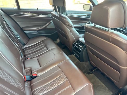 Used 2018 BMW M550i xDrive image 18