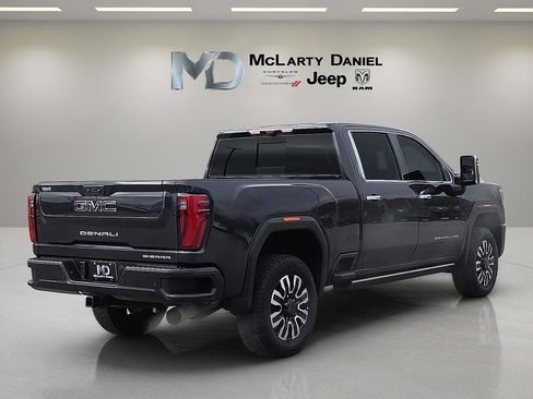 Used 2025 GMC Sierra 2500 Denali Ultimate image 5