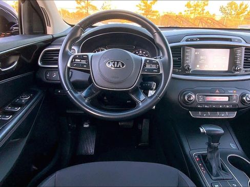 Used 2019 Kia Sorento LX w/ LX Convenience Package image 5