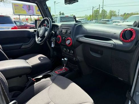 Used 2013 Jeep Wrangler Sport AWD/4WD image 7
