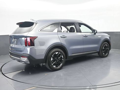 Used 2025 Kia Sorento S FWD image 6
