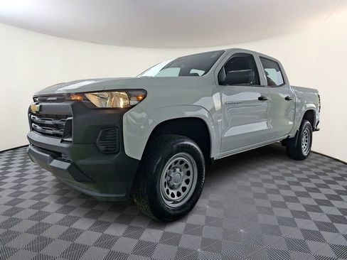Used 2025 Chevrolet Colorado W/T w/ WT Convenience Package II RWD image 3