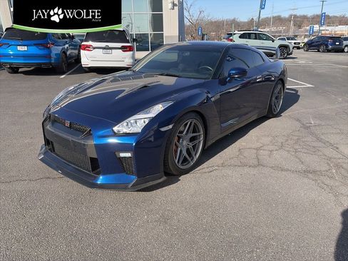 Used 2014 Nissan GT-R Premium image 1