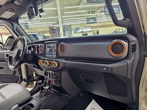 Used 2020 Jeep Gladiator Mojave AWD/4WD image 17