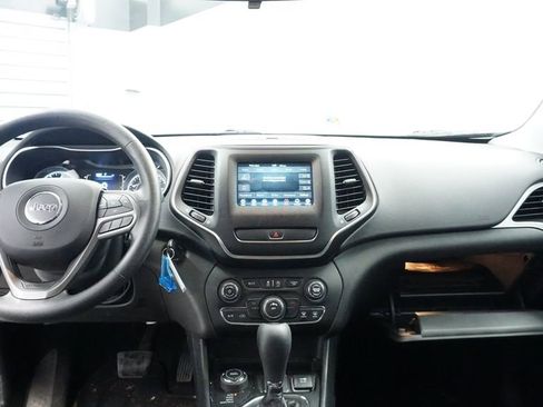 Certified 2019 Jeep Cherokee Latitude w/ Popular Appearance Group image 24