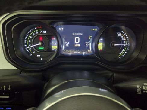 Used 2025 Jeep Wrangler Sahara w/ Safety Group image 16