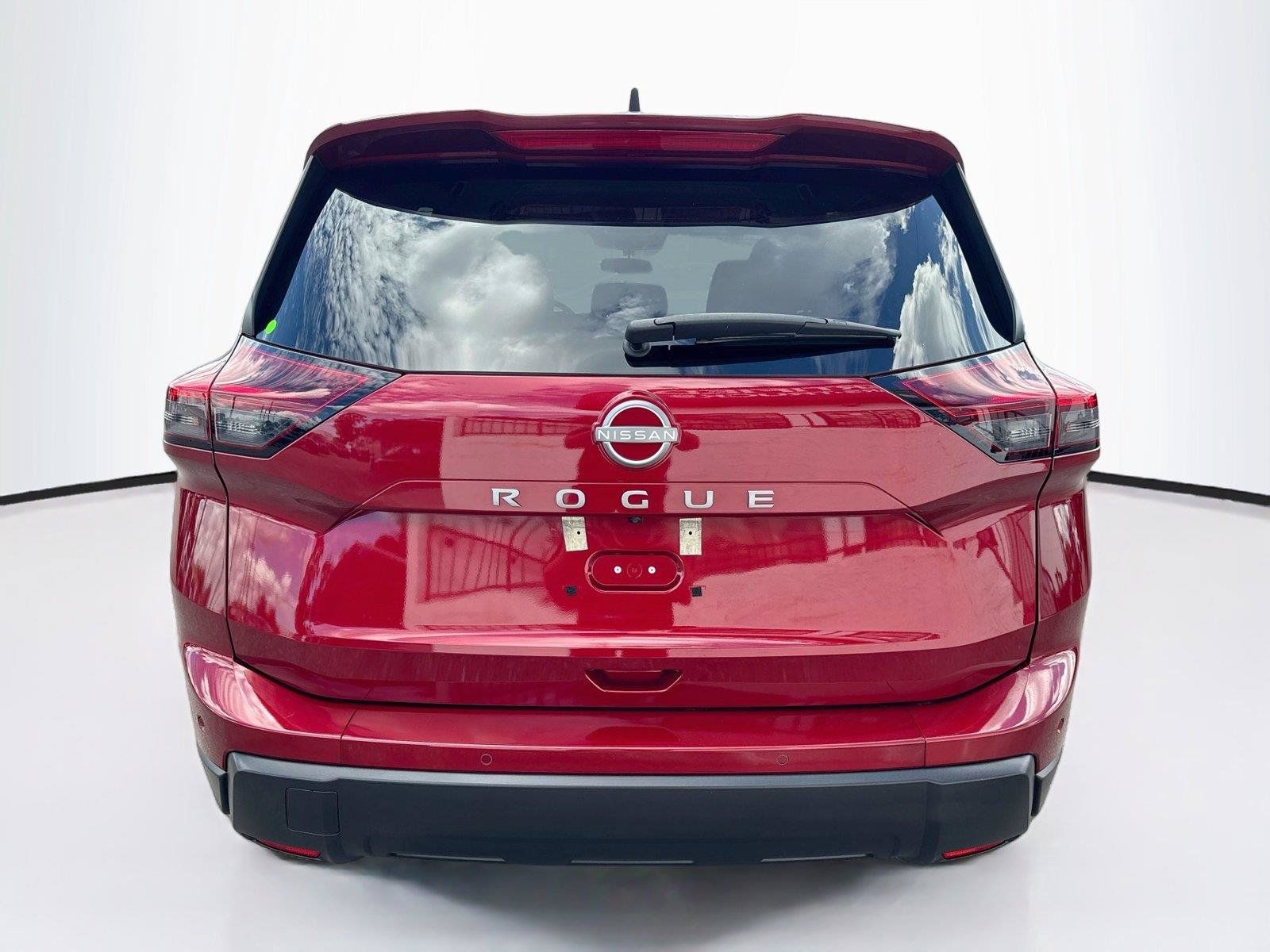 Used 2025 Nissan Rogue S FWD image 4