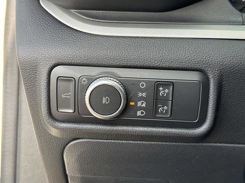 Used 2022 Ford Explorer XLT w/ Equipment Group 202A AWD/4WD image 26