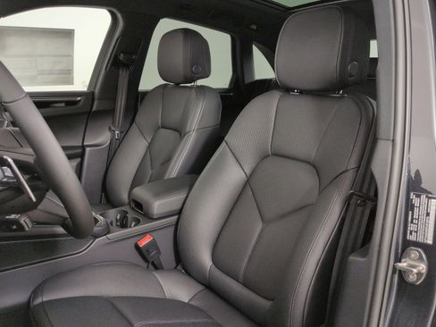 New 2026 Porsche Macan AWD/4WD image 5