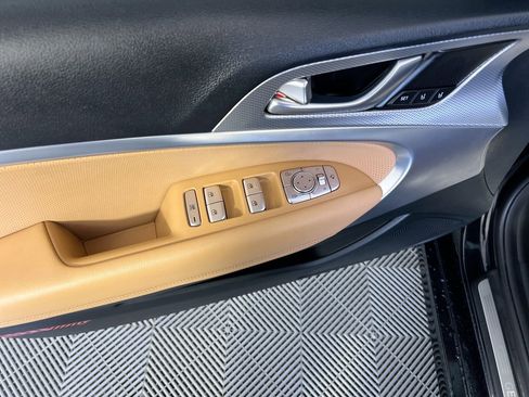 Used 2022 Genesis G70 3.3T RWD image 14