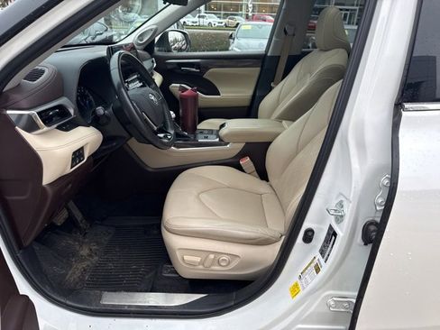 Used 2021 Toyota Highlander Platinum image 8