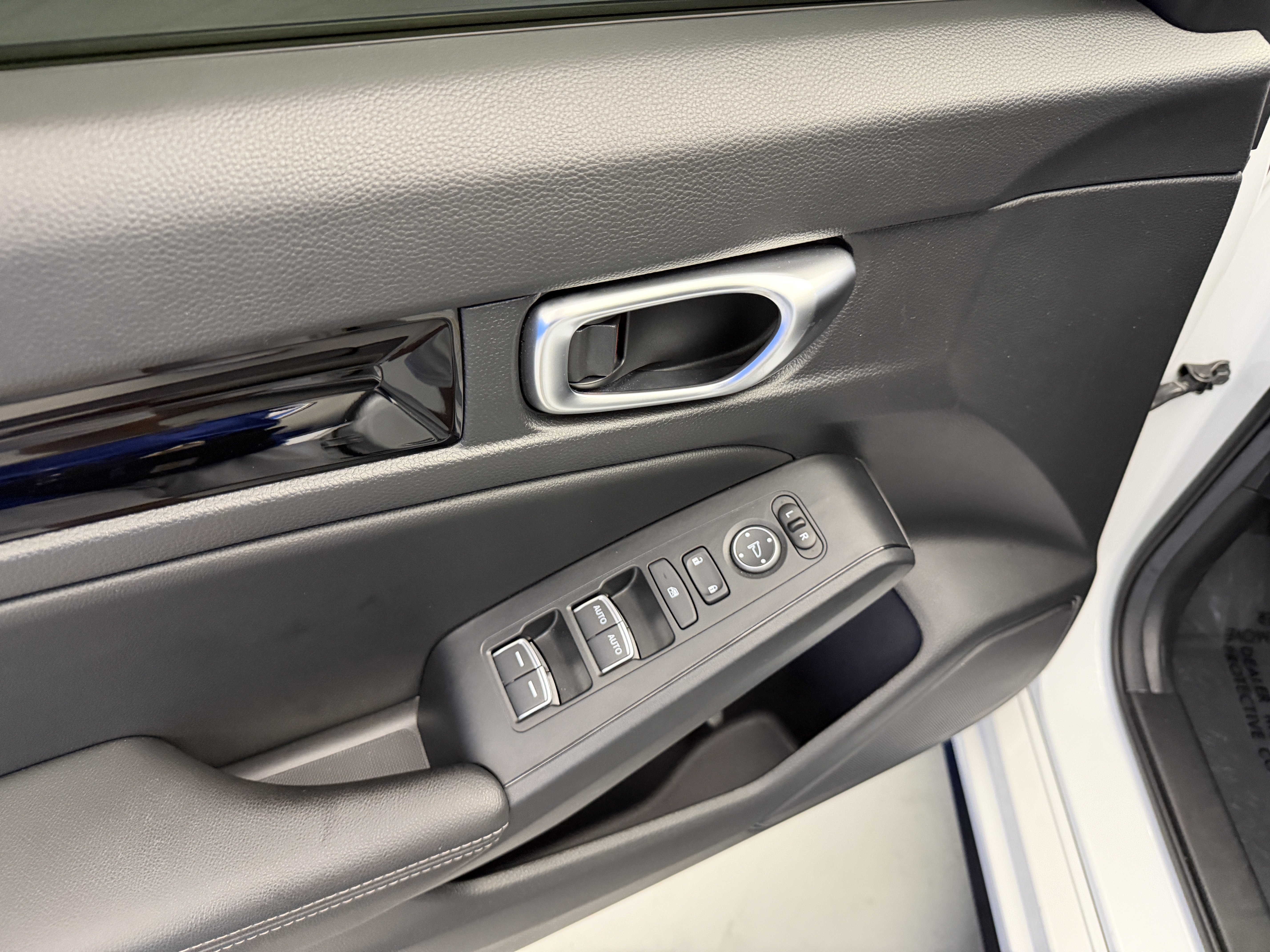 Used 2024 Honda Civic EX-L image 10