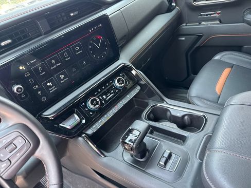 Used 2024 GMC Sierra 1500 AT4 w/ AT4 Premium Package AWD/4WD image 17