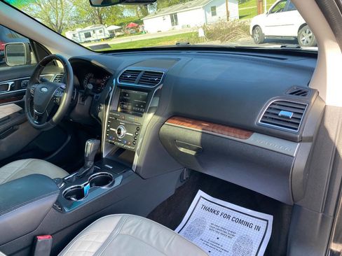 Used 2016 Ford Explorer Platinum image 37