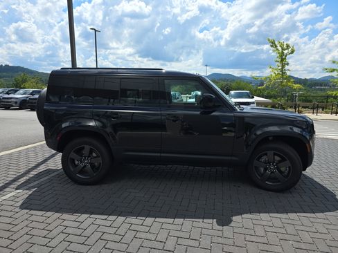 Used 2025 Land Rover Defender 110 S AWD/4WD image 4