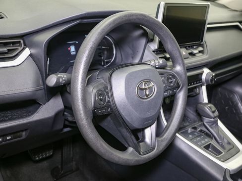 Used 2025 Toyota RAV4 XLE AWD/4WD image 21