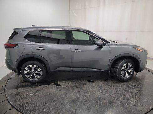 Used 2021 Nissan Rogue SV image 11